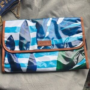 Avon Toiletries Travel Bag Multi-compartment Leaf Pattern
